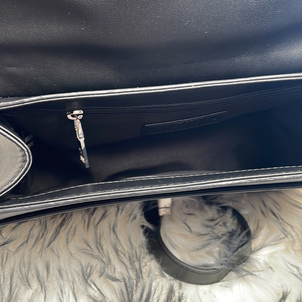 Badgley Mischka Black Letter Lock Crossbody with Bombe and Pearls. NWT - Picture 7 of 9